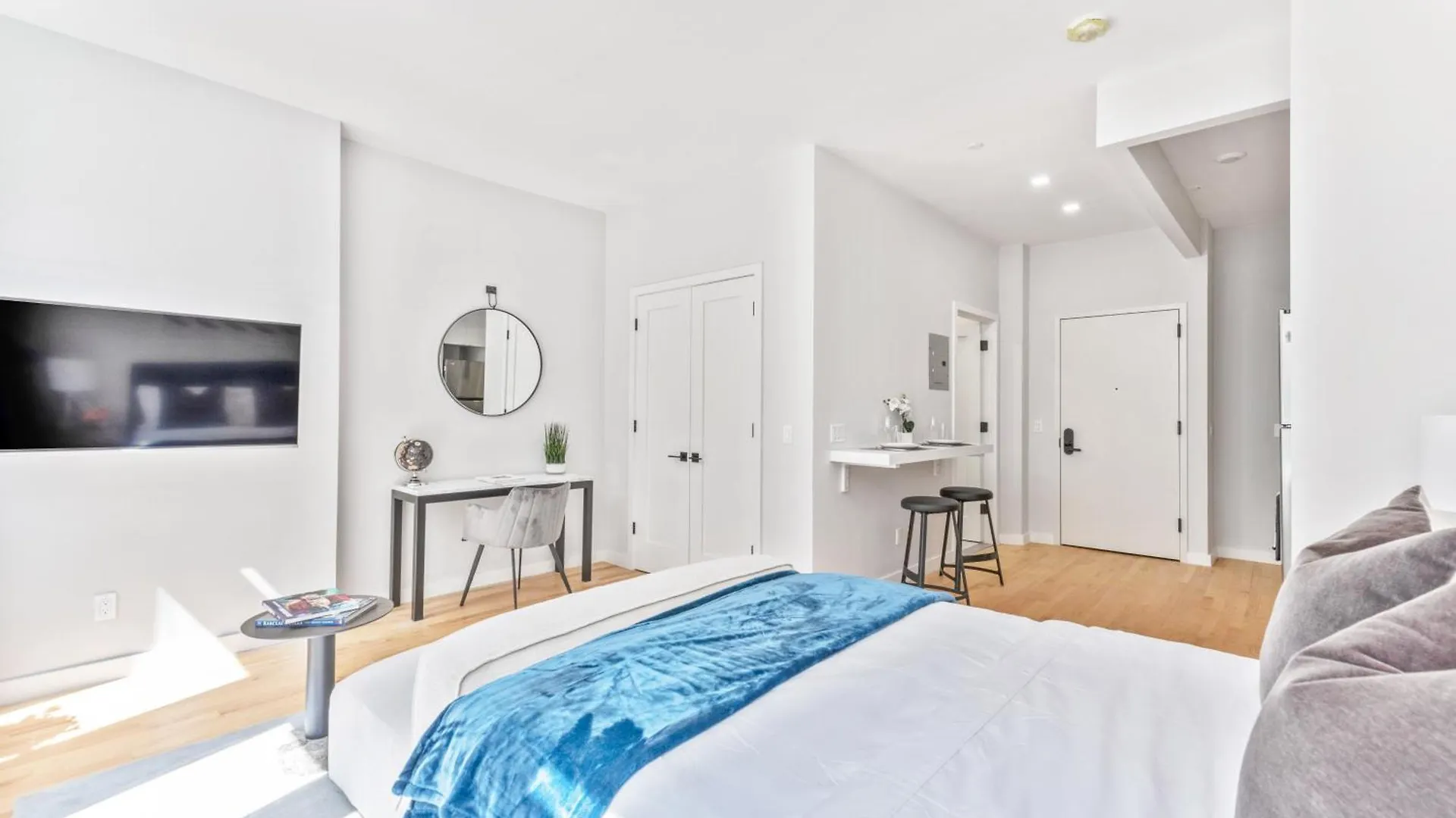 Studio W Charming Juliet Balcony In Upper East New York