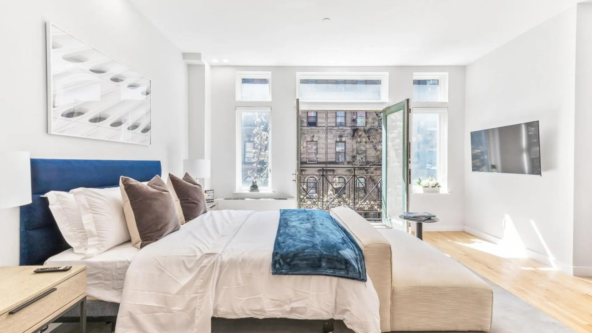 Studio W Charming Juliet Balcony In Upper East New York