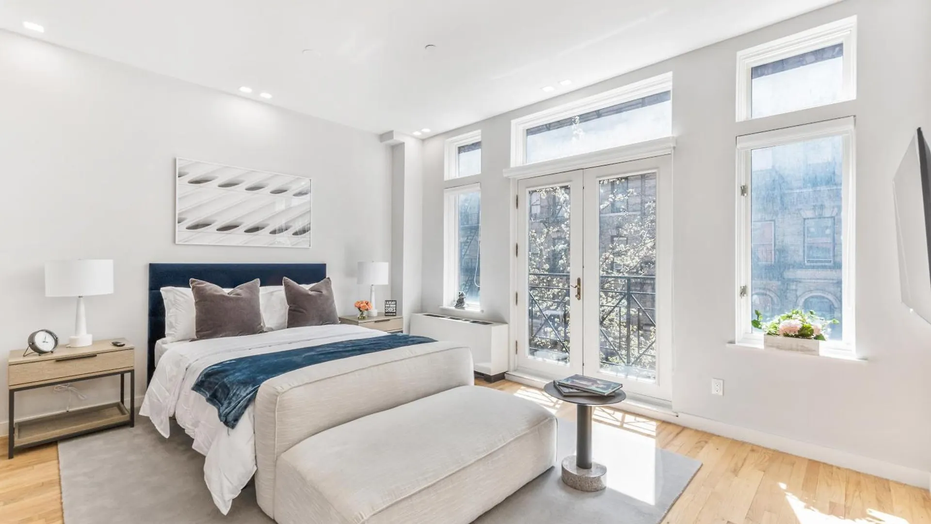 Studio W Charming Juliet Balcony In Upper East location